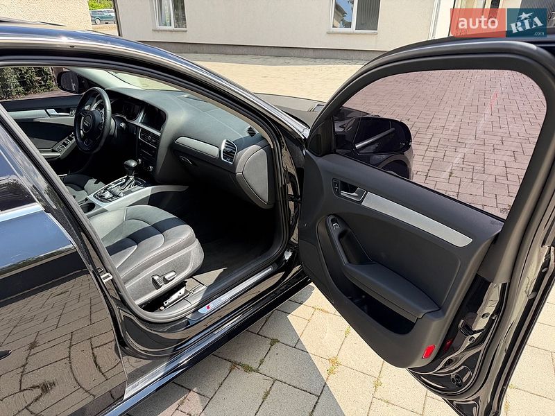Седан Audi A4 2015 в Виноградові