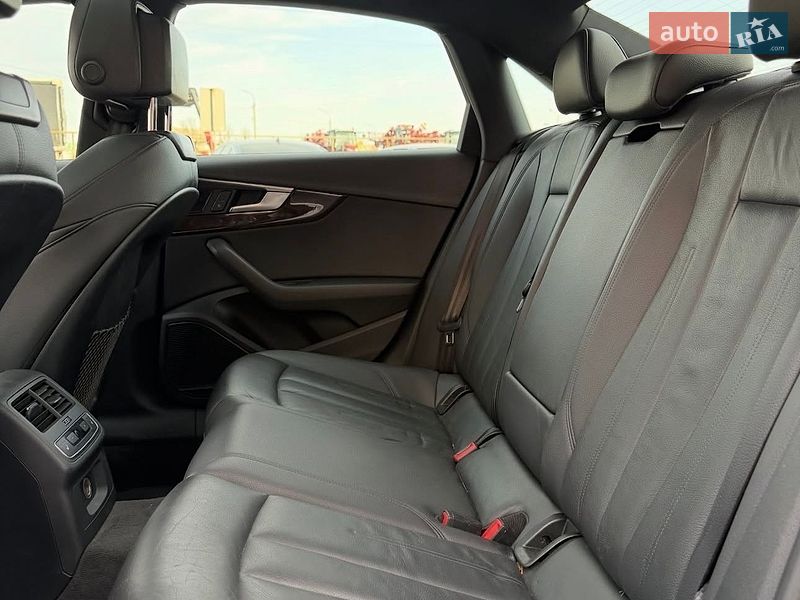 Седан Audi A4 2016 в Киеве