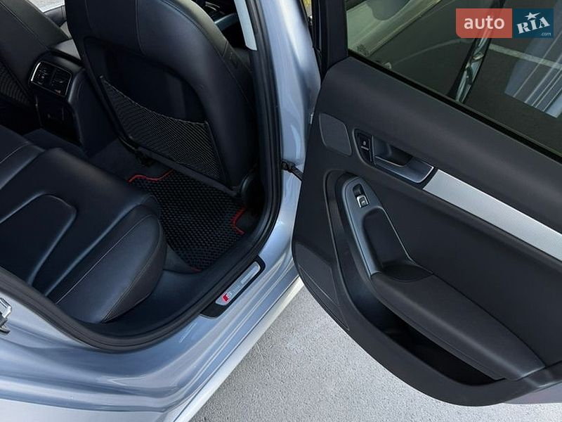 Седан Audi A4 2015 в Киеве