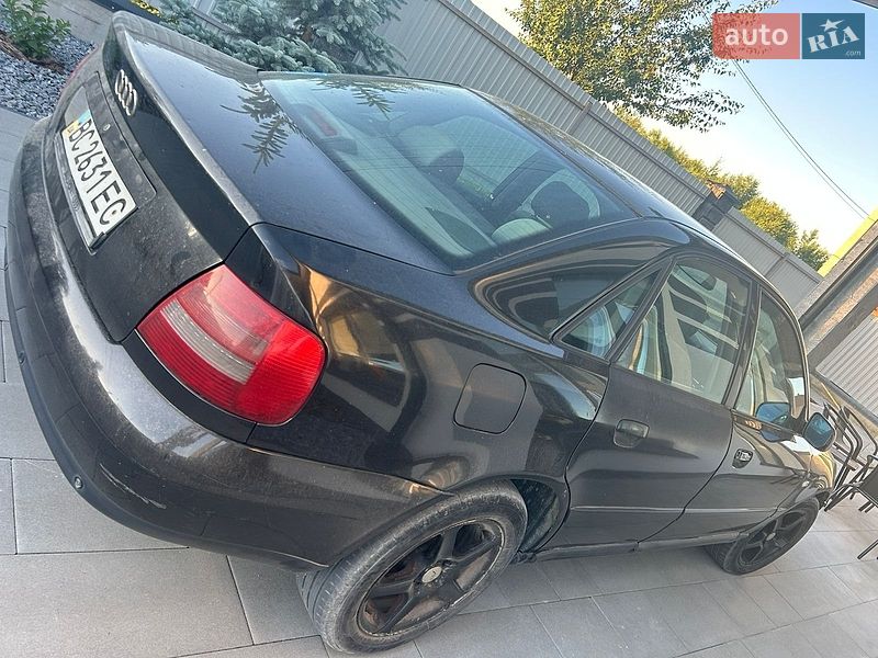 Седан Audi A4 2000 в Новояворівську