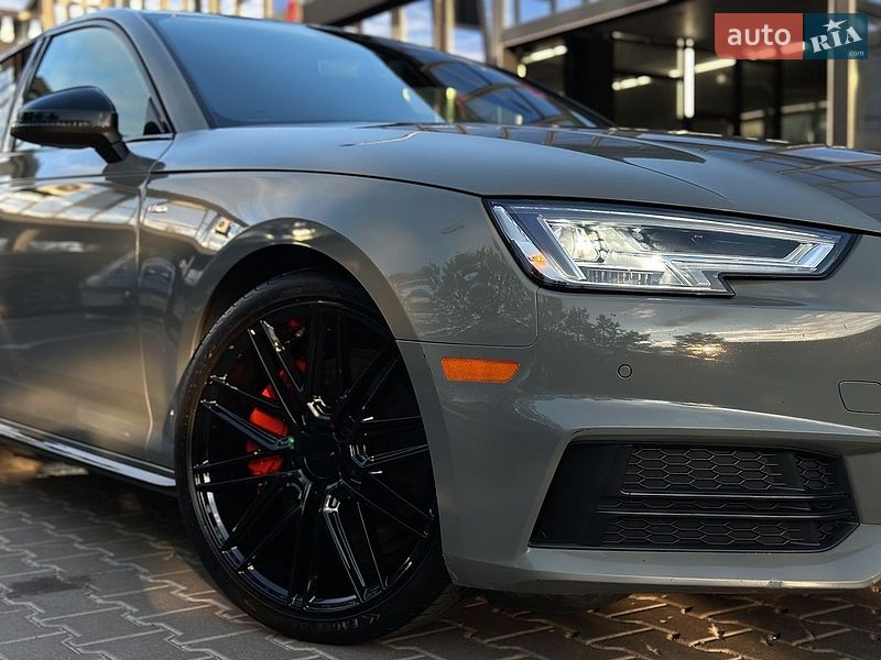Седан Audi A4 2018 в Ровно