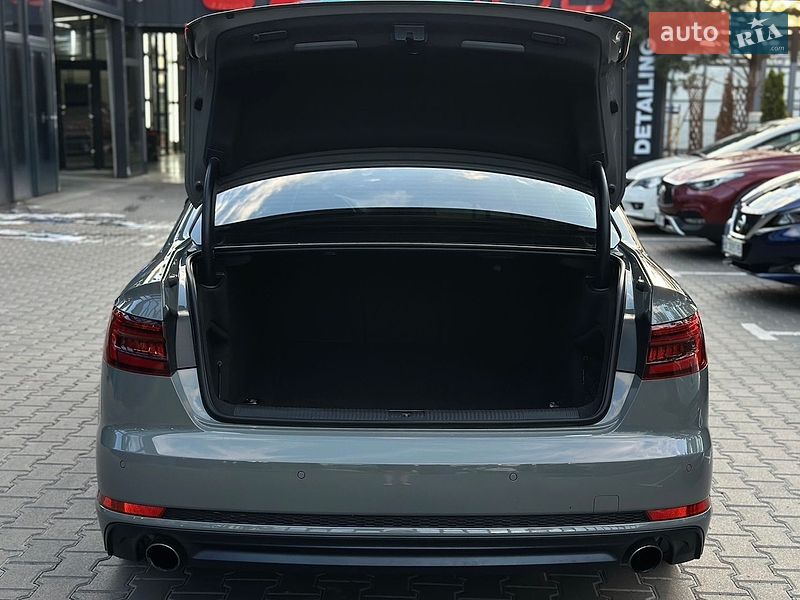 Седан Audi A4 2018 в Ровно