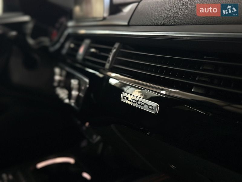 Седан Audi A4 2018 в Ровно