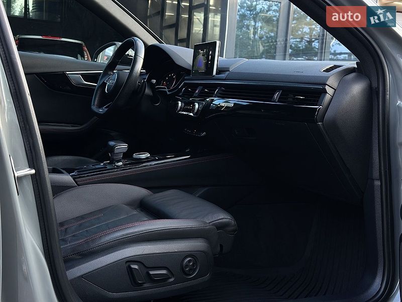 Седан Audi A4 2018 в Ровно