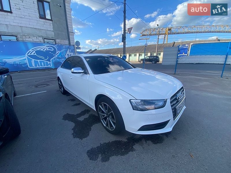 Седан Audi A4 2012 в Житомирі