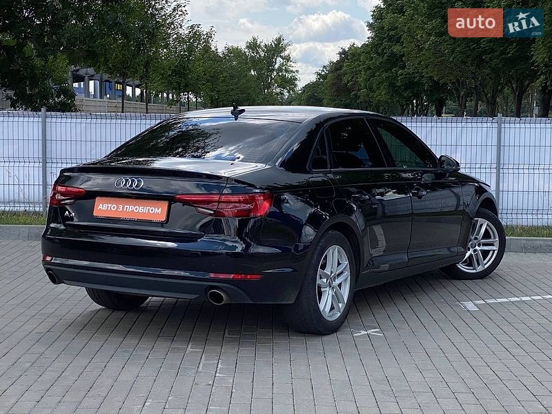 Седан Audi A4 2017 в Дніпрі