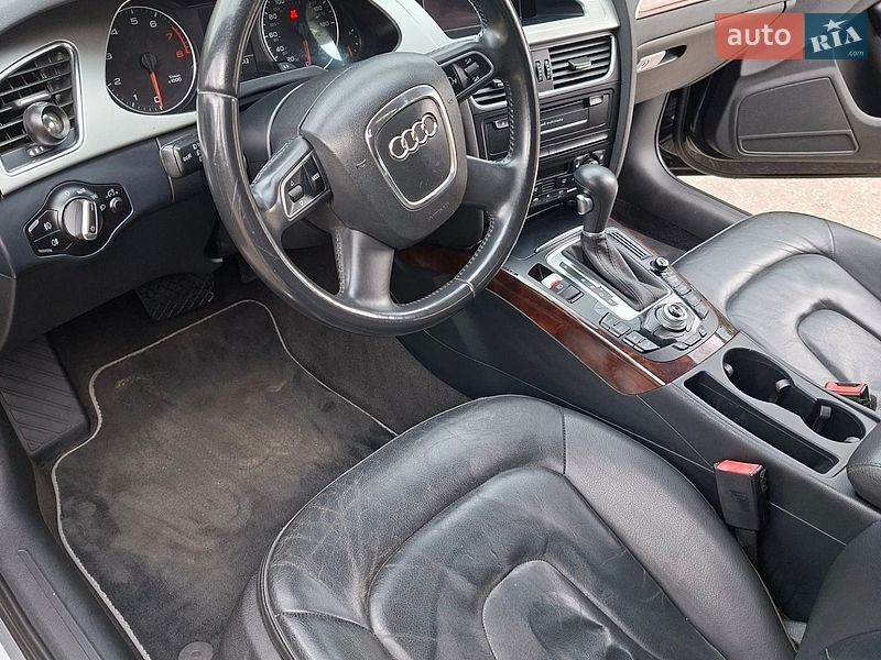 Седан Audi A4 2010 в Одесі