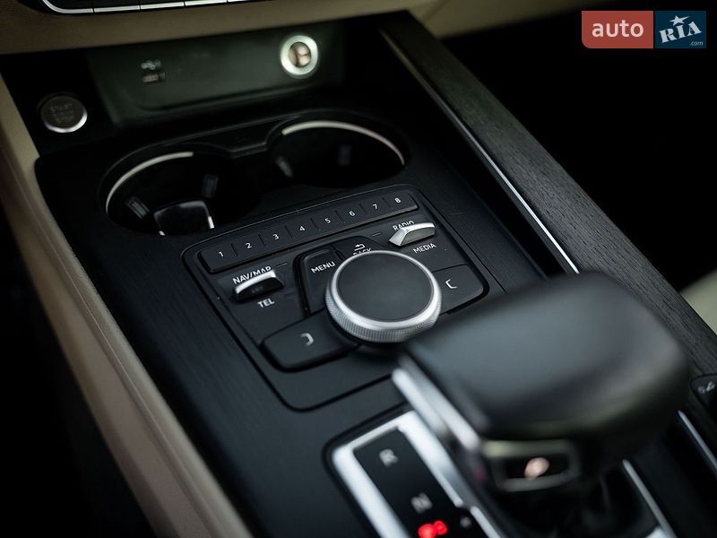 Седан Audi A4 2019 в Львове