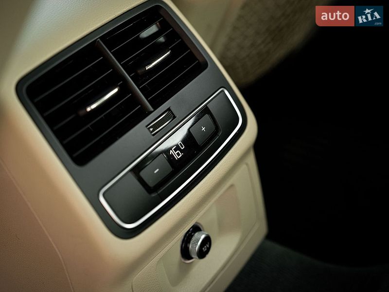 Седан Audi A4 2019 в Львове
