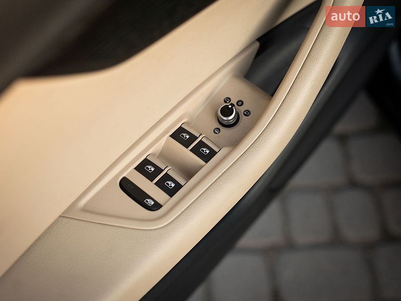 Седан Audi A4 2019 в Львове