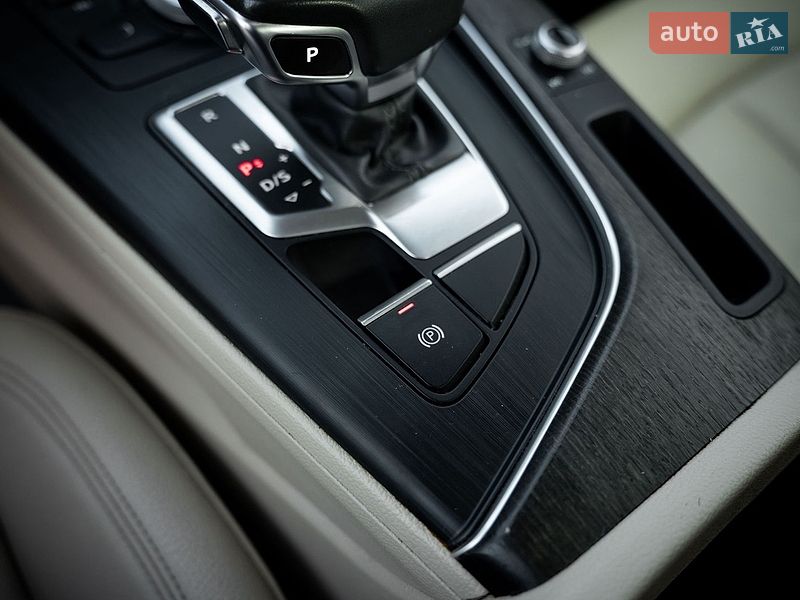 Седан Audi A4 2019 в Львове