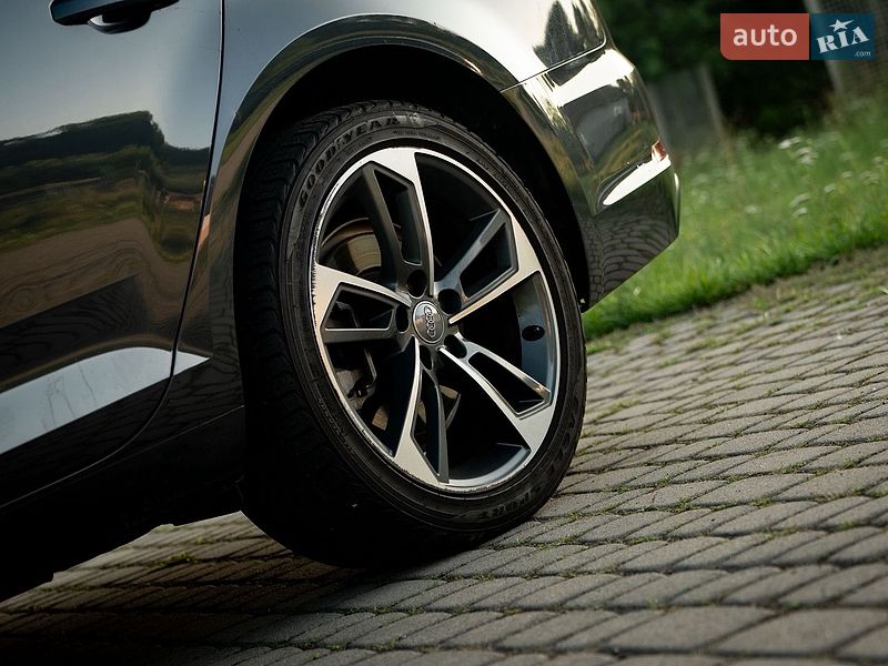 Седан Audi A4 2019 в Львове