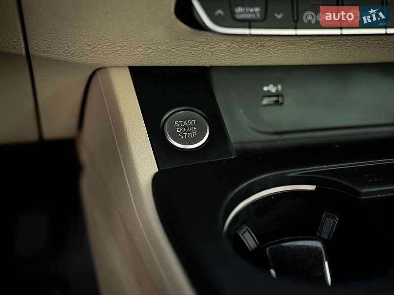 Седан Audi A4 2019 в Львове