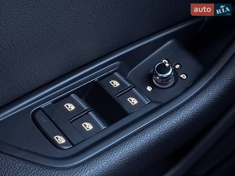 Седан Audi A4 2018 в Львові