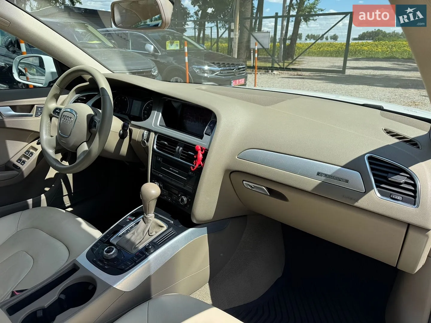2010 Audi A4 - мініатюра 13