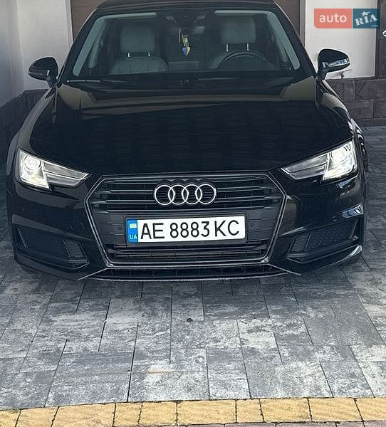 Седан Audi A4 2019 в Стрые