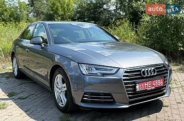 Седан Audi A4 2016 в Рівному