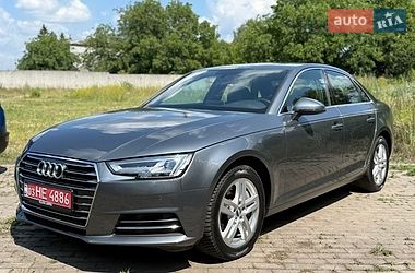 Седан Audi A4 2016 в Рівному