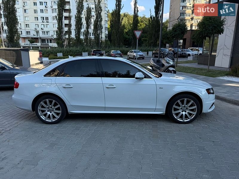 Седан Audi A4 2012 в Києві