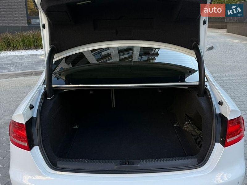 Седан Audi A4 2012 в Києві