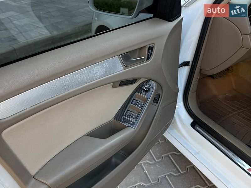 Седан Audi A4 2012 в Києві