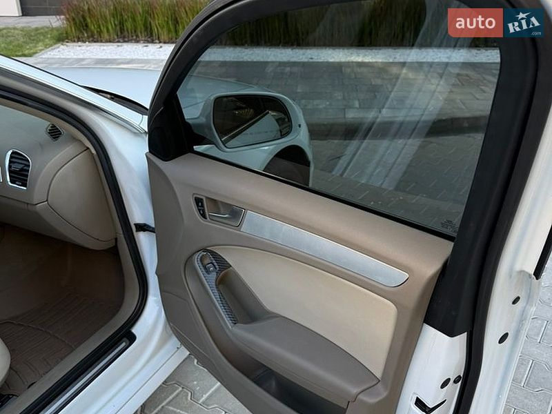 Седан Audi A4 2012 в Києві