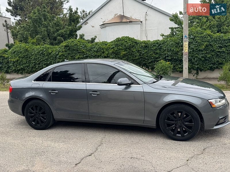 Седан Audi A4 2012 в Дніпрі