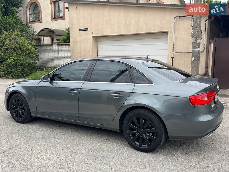 Седан Audi A4 2012 в Дніпрі