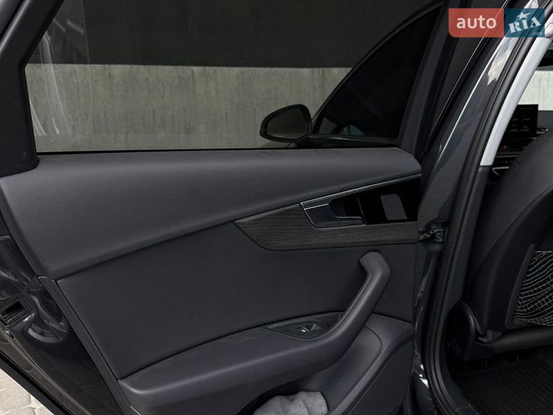 Седан Audi A4 2021 в Тернополі