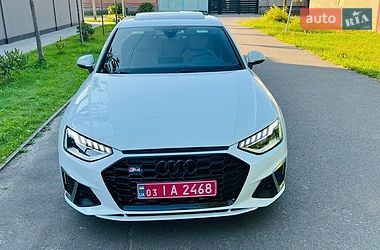 Седан Audi A4 2022 в Мукачевому