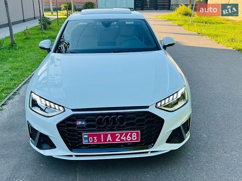 Седан Audi A4 2022 в Мукачевому