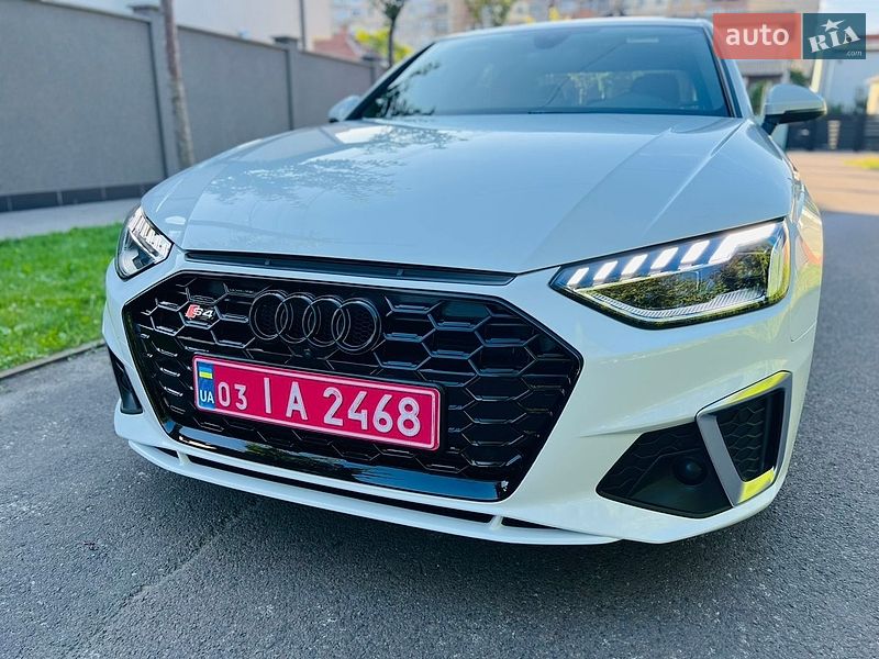 Седан Audi A4 2022 в Мукачевому