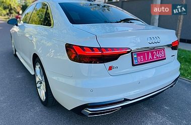 Седан Audi A4 2022 в Мукачевому