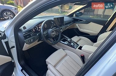 Седан Audi A4 2022 в Мукачевому