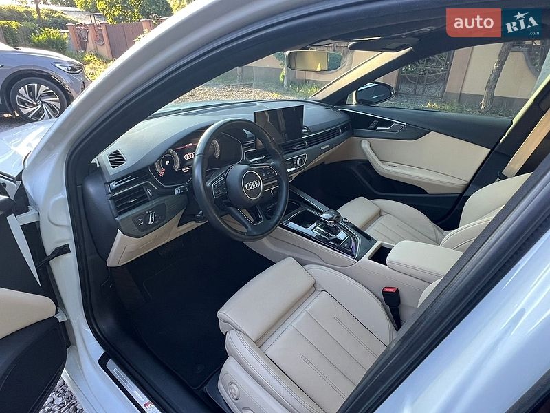 Седан Audi A4 2022 в Мукачевому