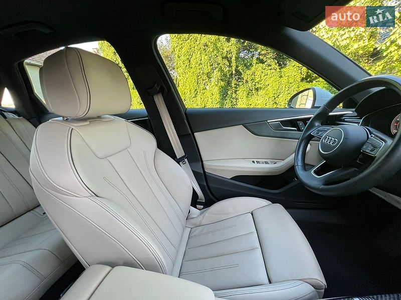 Седан Audi A4 2022 в Мукачевому