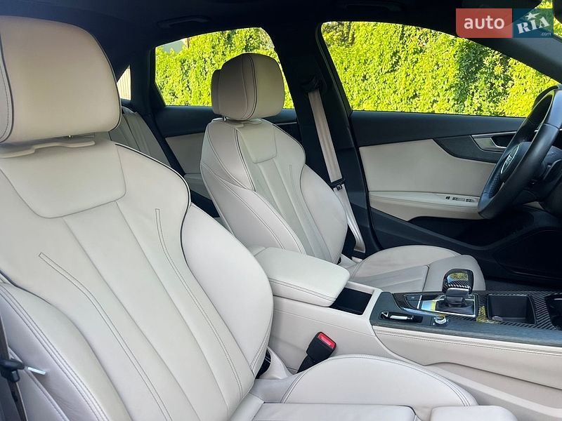 Седан Audi A4 2022 в Мукачевому
