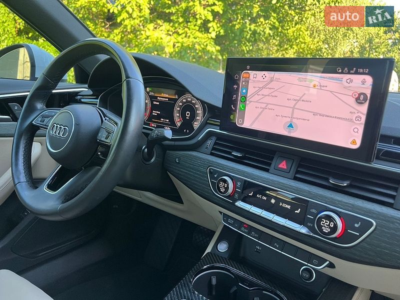 Седан Audi A4 2022 в Мукачевому