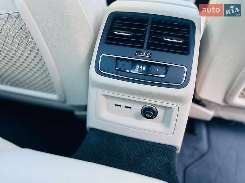 Седан Audi A4 2022 в Мукачевому