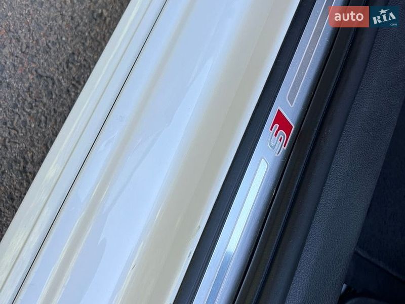 Седан Audi A4 2022 в Мукачевому