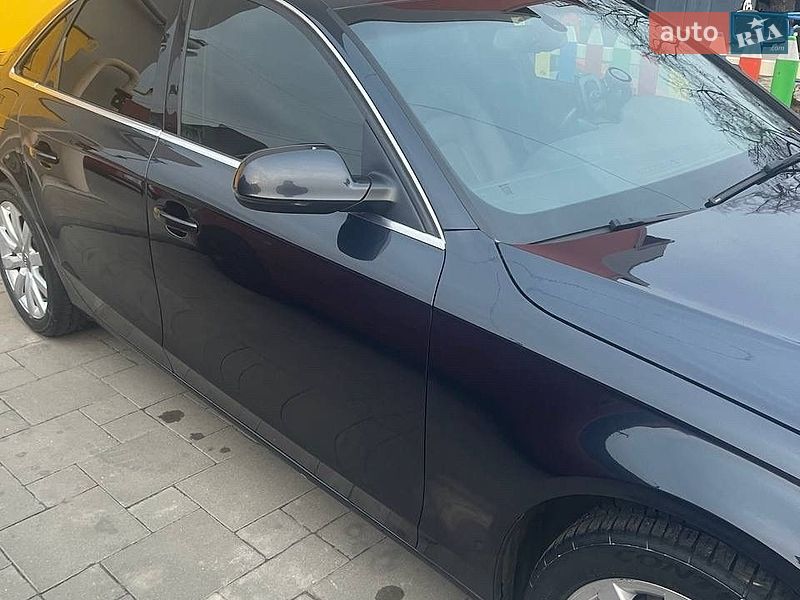 Седан Audi A4 2013 в Ровно