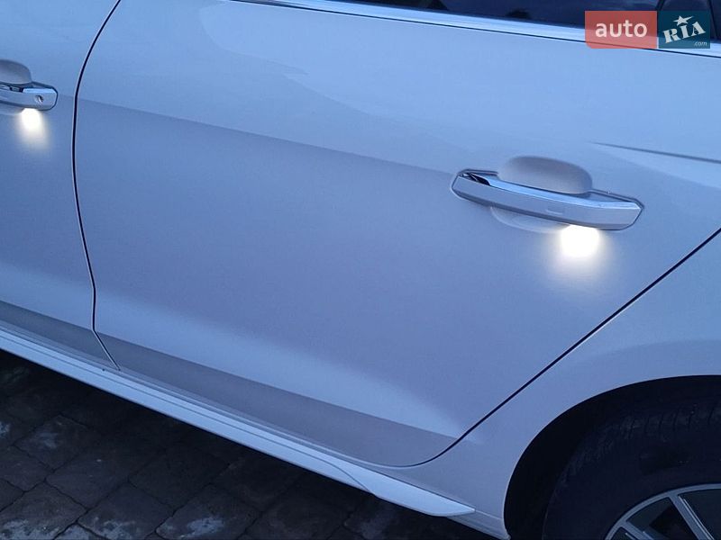 Седан Audi A4 2021 в Ужгороде