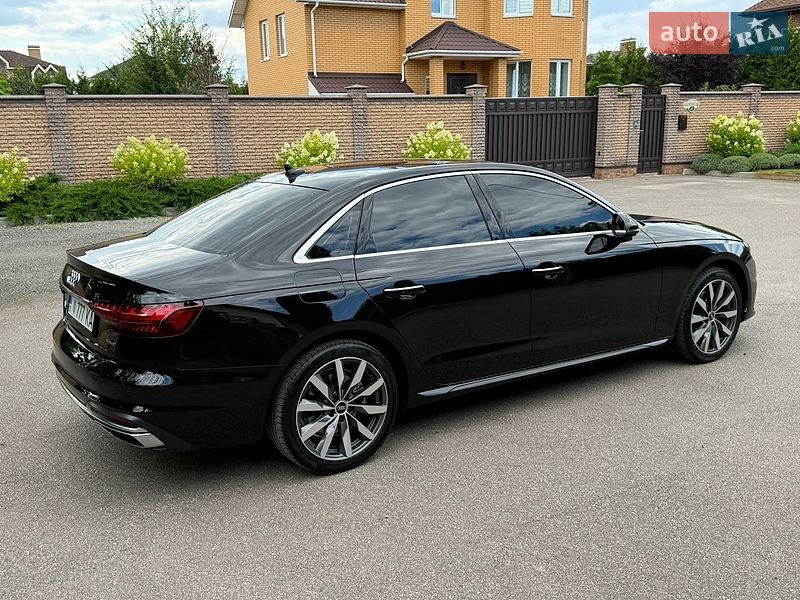 Седан Audi A4 2022 в Києві