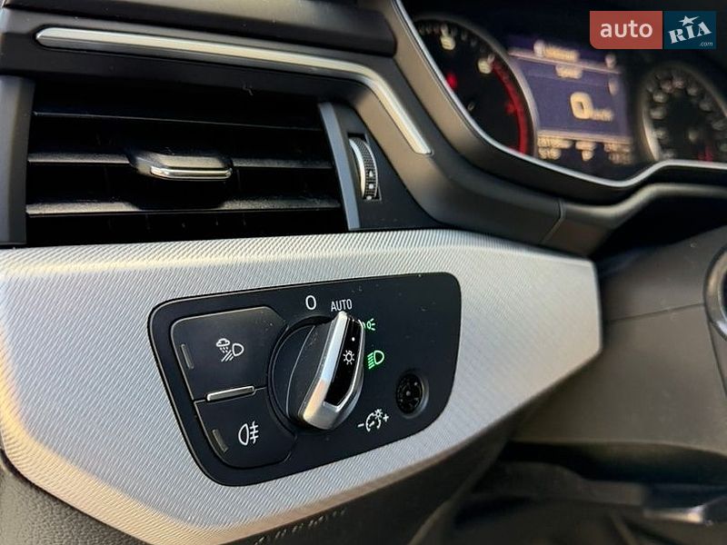 Седан Audi A4 2016 в Львове