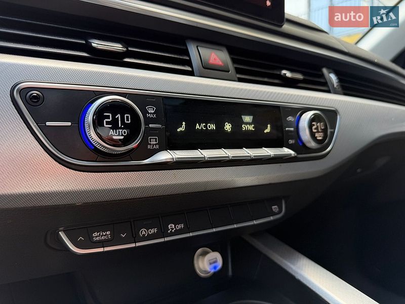 Седан Audi A4 2016 в Львове