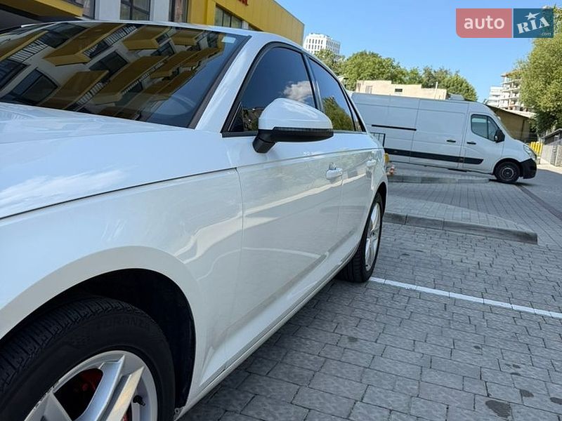 Седан Audi A4 2016 в Львове