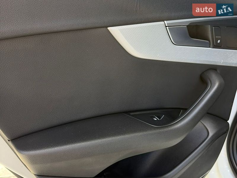 Седан Audi A4 2016 в Львове