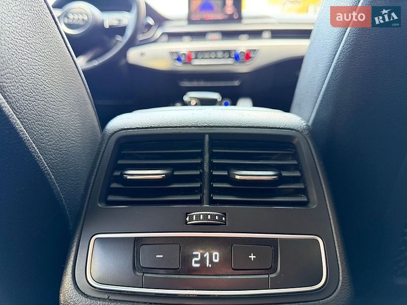 Седан Audi A4 2016 в Львове