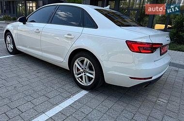 Седан Audi A4 2016 в Львове