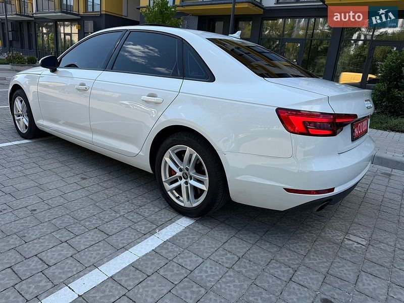 Седан Audi A4 2016 в Львове